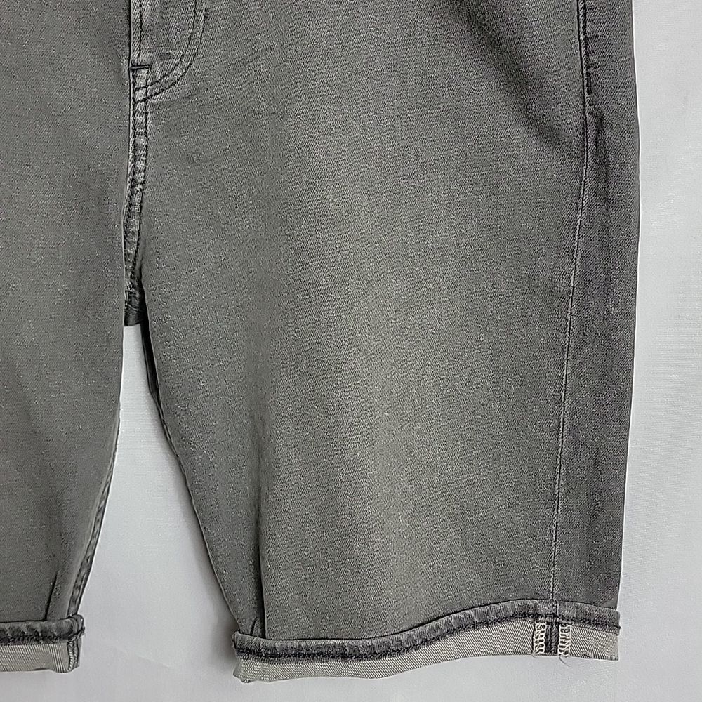 H&M.. denim slim fit shorts.. - Picture 4 of 12